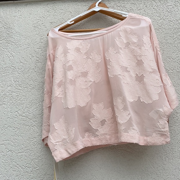 Aritzia Wilfred Pink Oversized Blayze Top floral - Picture 7 of 14